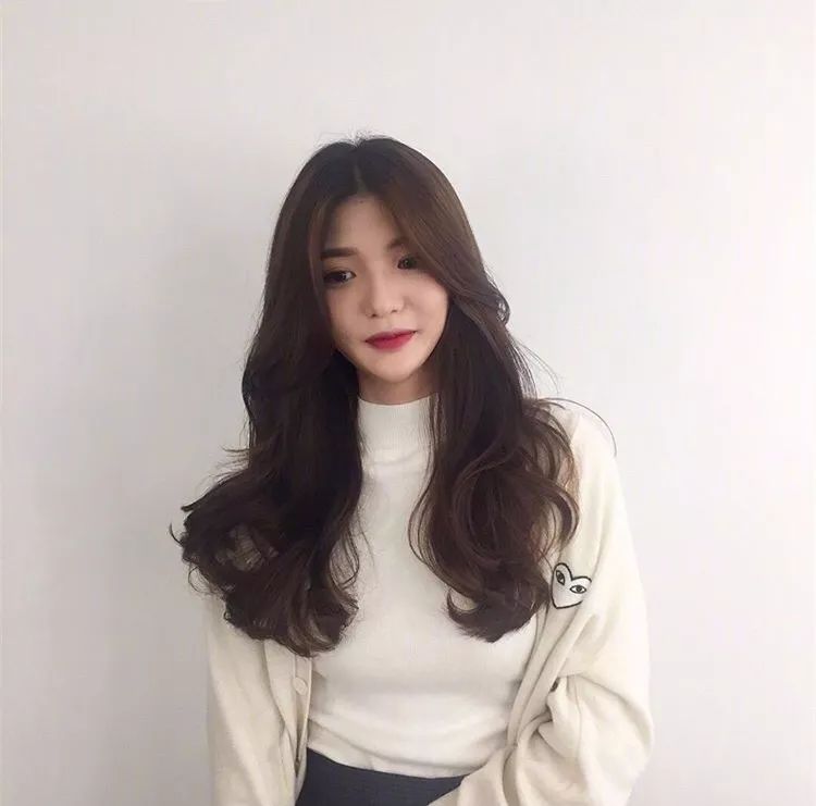 适合脸大无刘海发型,空气刘海适合脸大的人吗