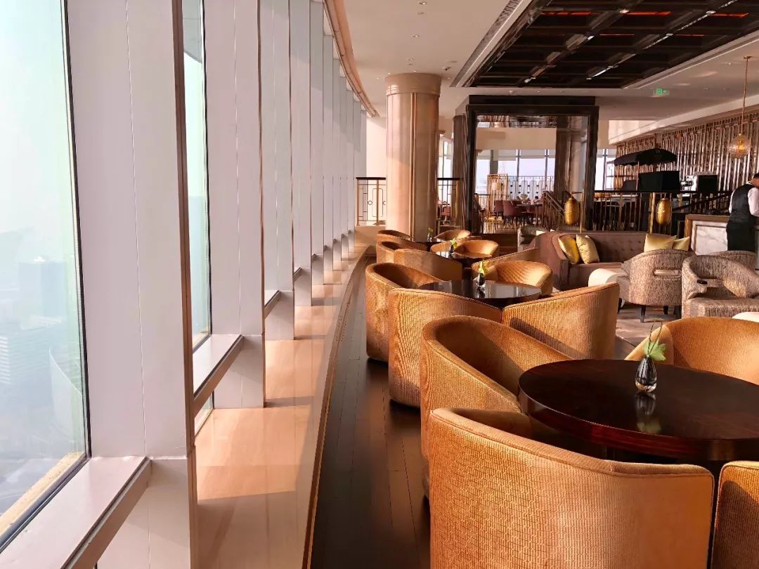 睡进220米高空上的云端酒店，玩转网红LINEFRIENDS乐园，新晋亲子游地标来袭！