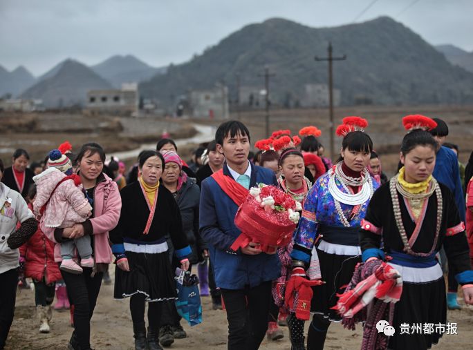 贵州打糍粑这个习俗的由来和传说,贵州侗族过年习俗打糍粑