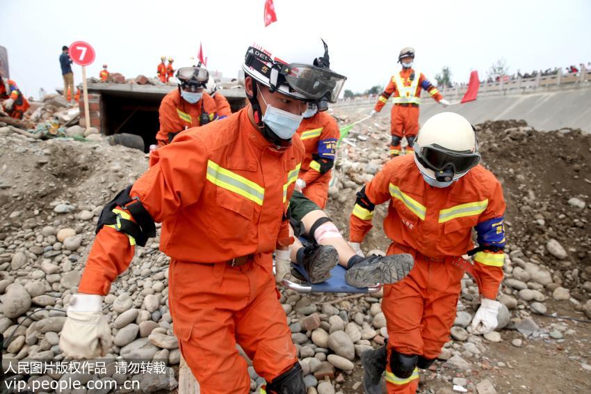 脊柱损伤的现场急救与搬运,脊柱损伤搬运时需要注意什么