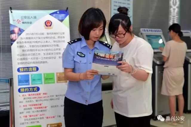 出入境窗口办证持续高峰,公安出入境办证大厅