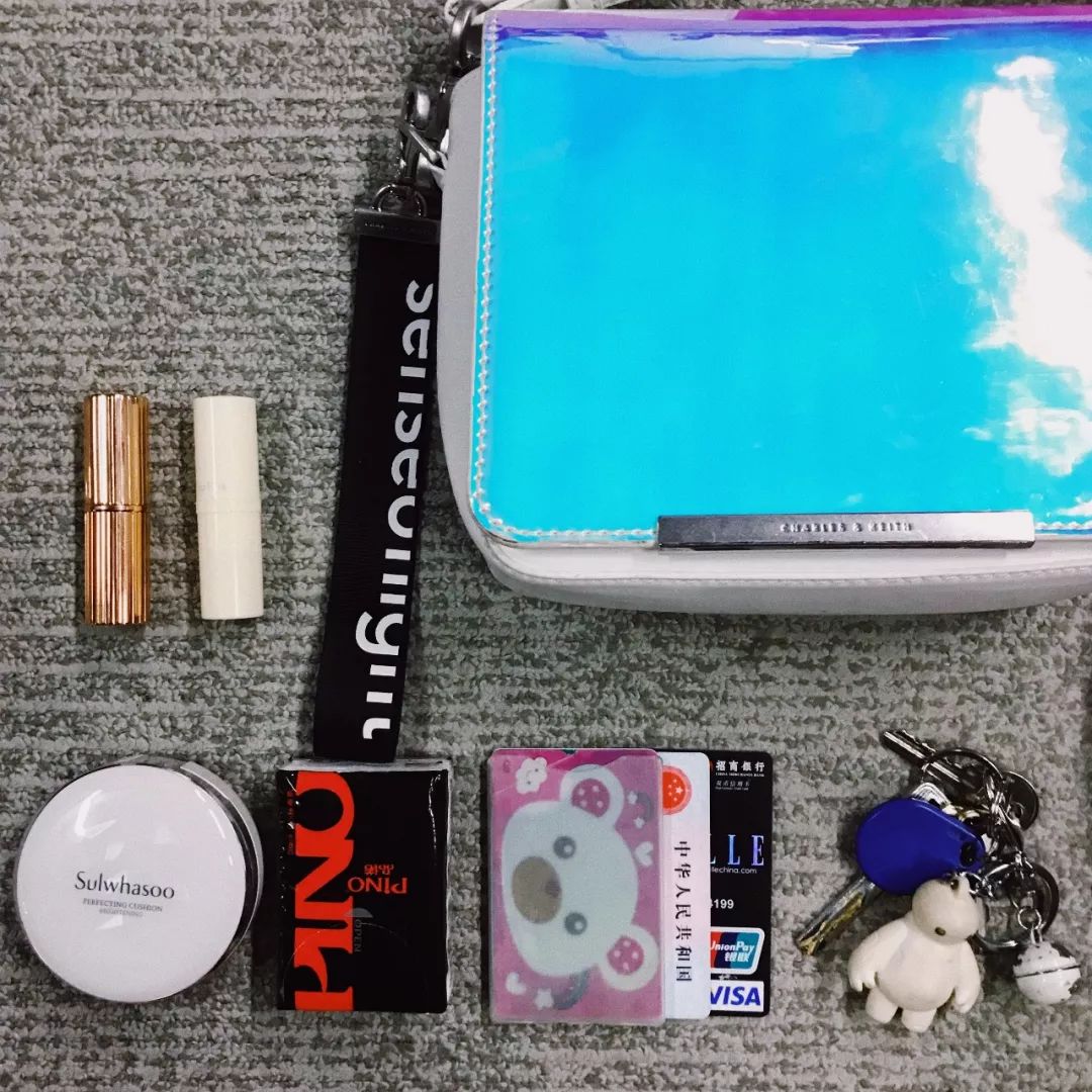 天啊！突击了武汉女人的包后，发现里面居然有……