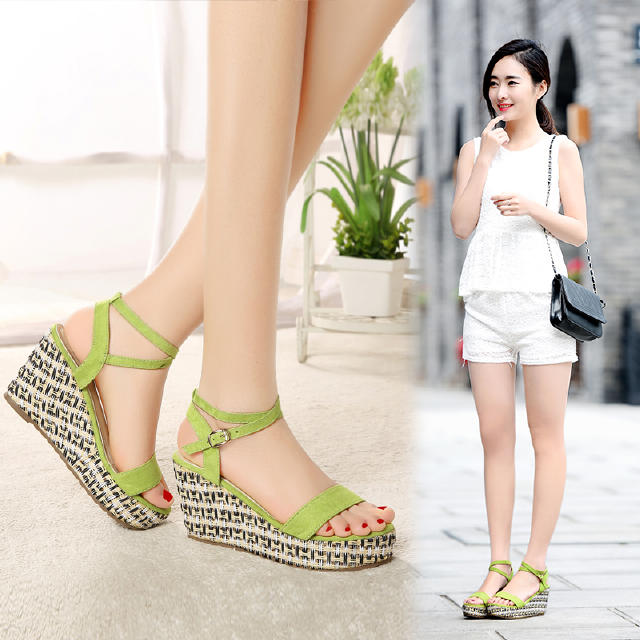 入手这三款显瘦凉鞋,让你时髦一整夏