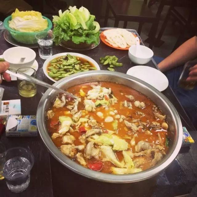 武汉一女学生拿着10块钱去买好吃的，竟然被。。。