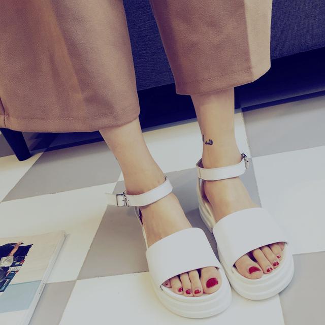 有了这几款鞋夏天就不用愁了,凉快又舒适的夏日凉鞋推荐