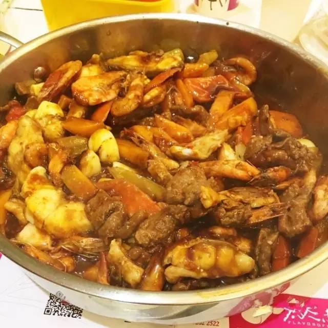 武汉一女学生拿着10块钱去买好吃的，竟然被。。。