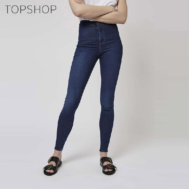 穿搭白t恤秋冬,白tee经典搭配