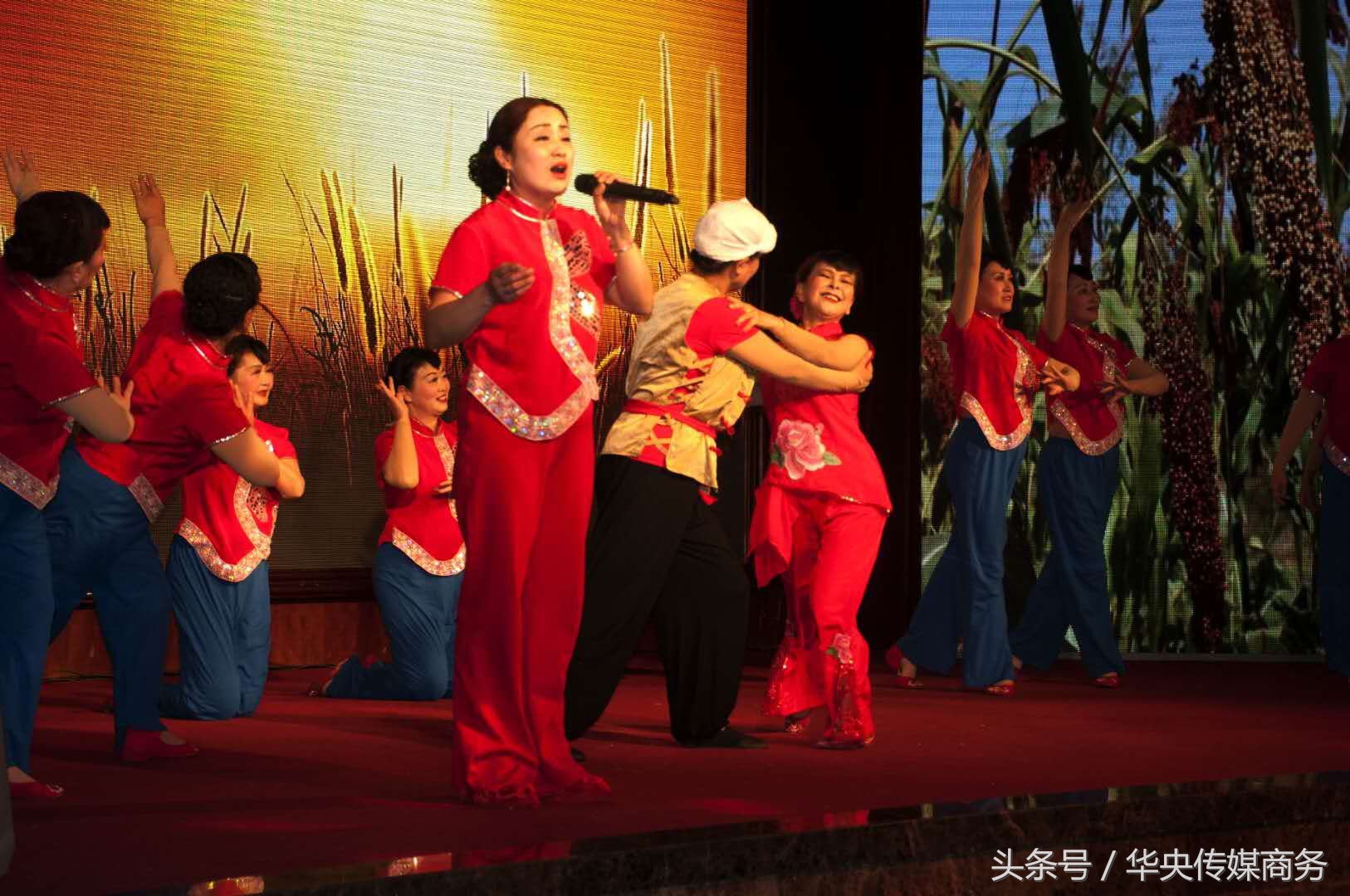 2018中国梦一家亲春晚暨潍坊筑梦艺术团成立和齐鲁团表彰晚会举办