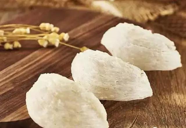 孕期吃燕窝真的不长妊娠纹吗,孕晚期预防妊娠纹吃燕窝还是花胶