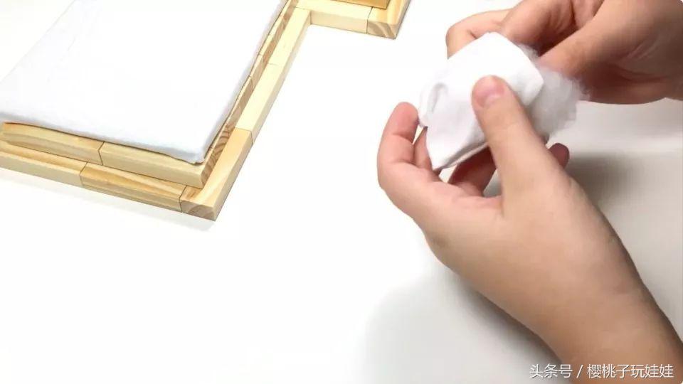 用鞋盒给芭比娃娃做一个简单的床,给芭比娃娃做超大自制床