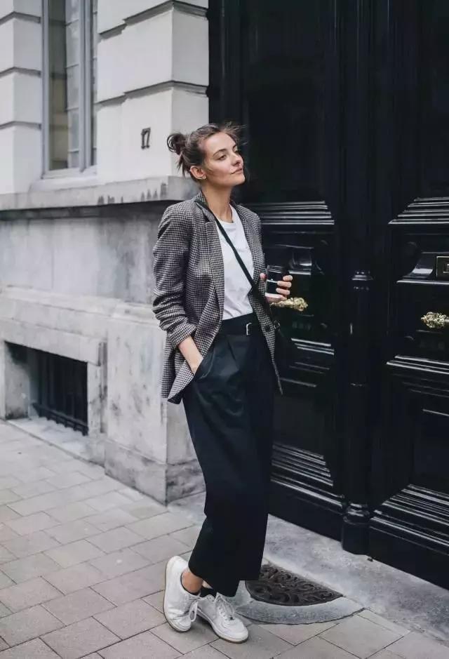 oversize微胖穿搭春季,这个春天一定要买条绿裤子