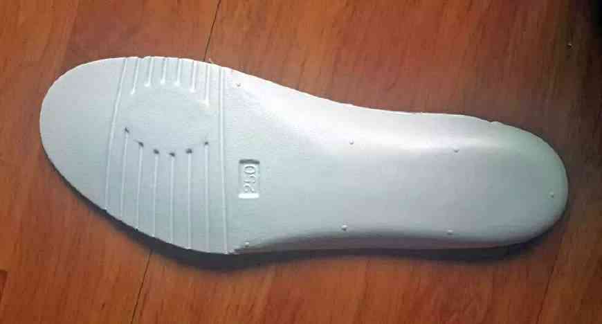 怎么鉴别耐克鞋真假,买的耐克鞋怎么查真伪