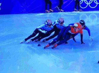 武大靖夺冠瞬间,武大靖平昌500米夺冠视频家人观看