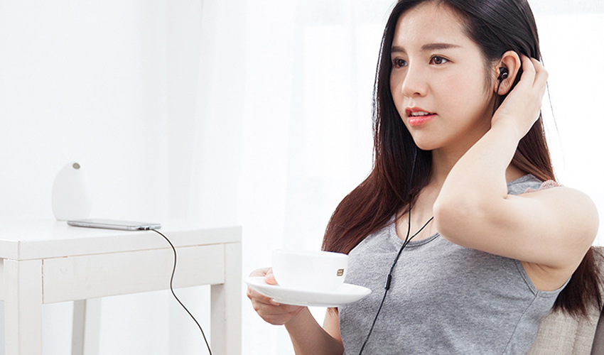 手机不正经，竟纳众周边为小妾