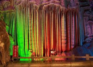 银子岩喀斯特地貌,广西桂林银子岩溶洞