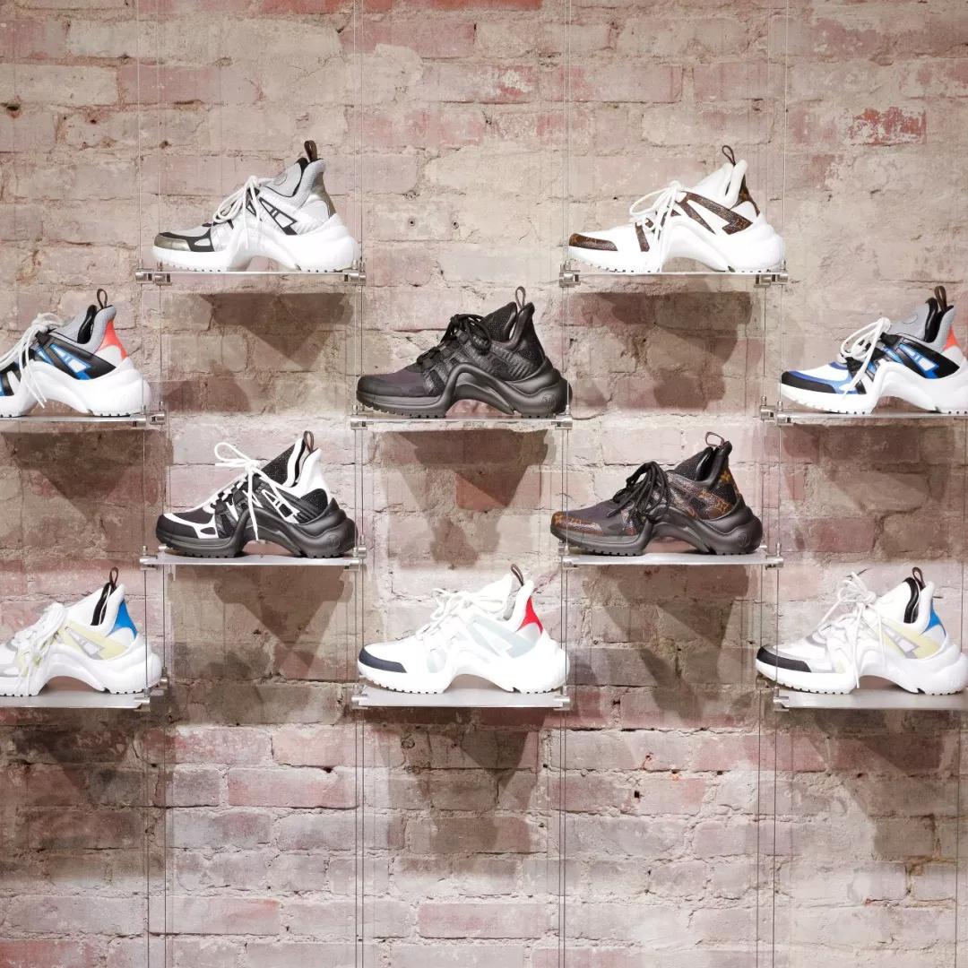 好看又便宜的运动鞋价格20元,好看又大牌的运动鞋