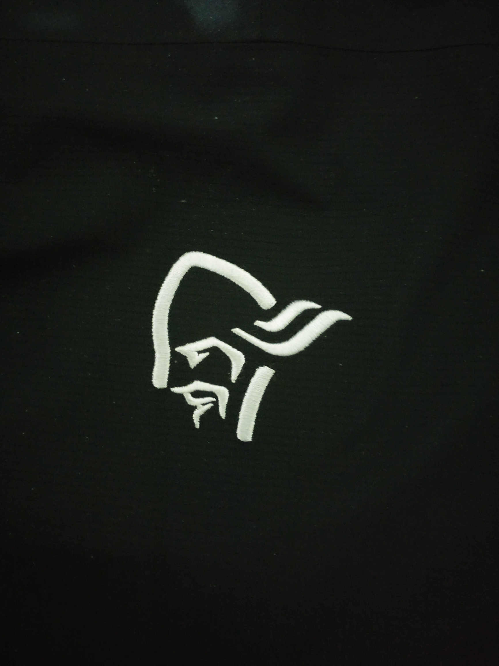 购买始祖鸟冲锋衣天猫国际可靠吗,如何买到高版本始祖鸟北面冲锋衣