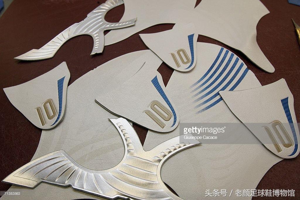 全是套路，塑料毛线组装在一起卖2000，解密足球鞋生产成本的秘密