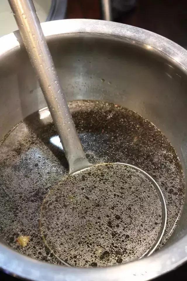 姑父的早餐店仅依赖这八款秘制米线配方，日接待量高达800人次