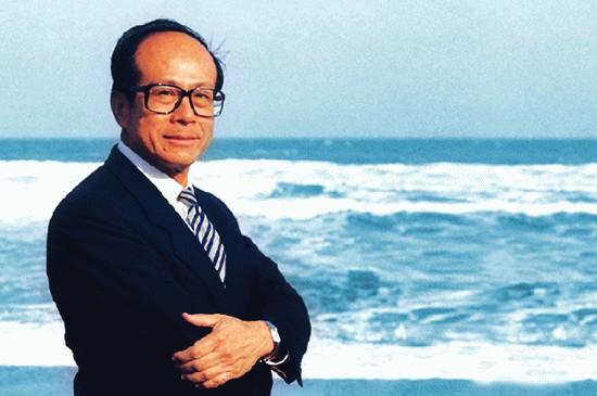 李嘉诚自己解释自己的座右铭,李嘉诚座右铭超越自我追求无我