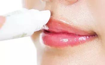 一抹惊艳的唇妆,diy唇彩的制作方法