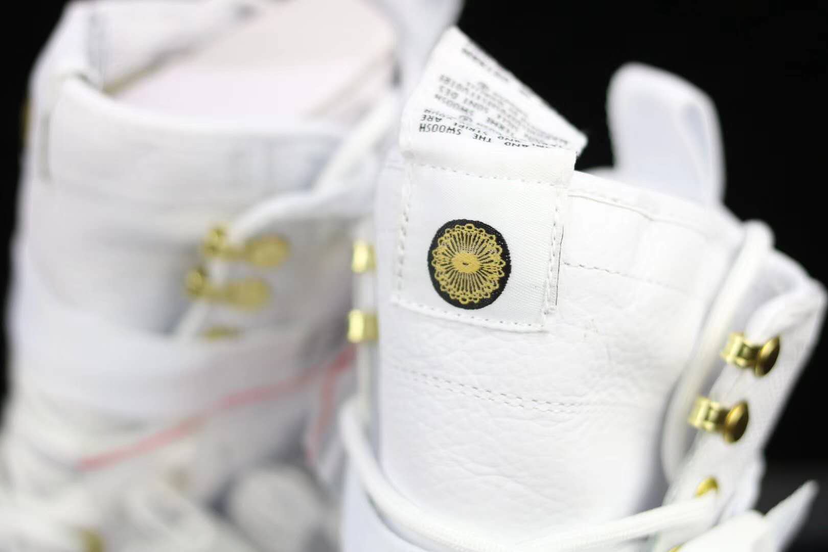 潮鞋nikeair,nikeairforce1龙年限定鞋后跟