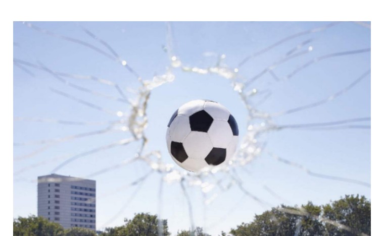 被足球砸到头的概率,被飞出场地的足球砸到怎么处理