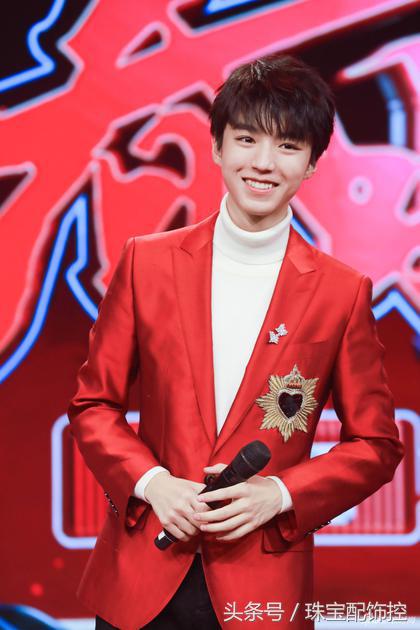 袁泉李易峰,袁泉白衬衣走红毯惊艳场面