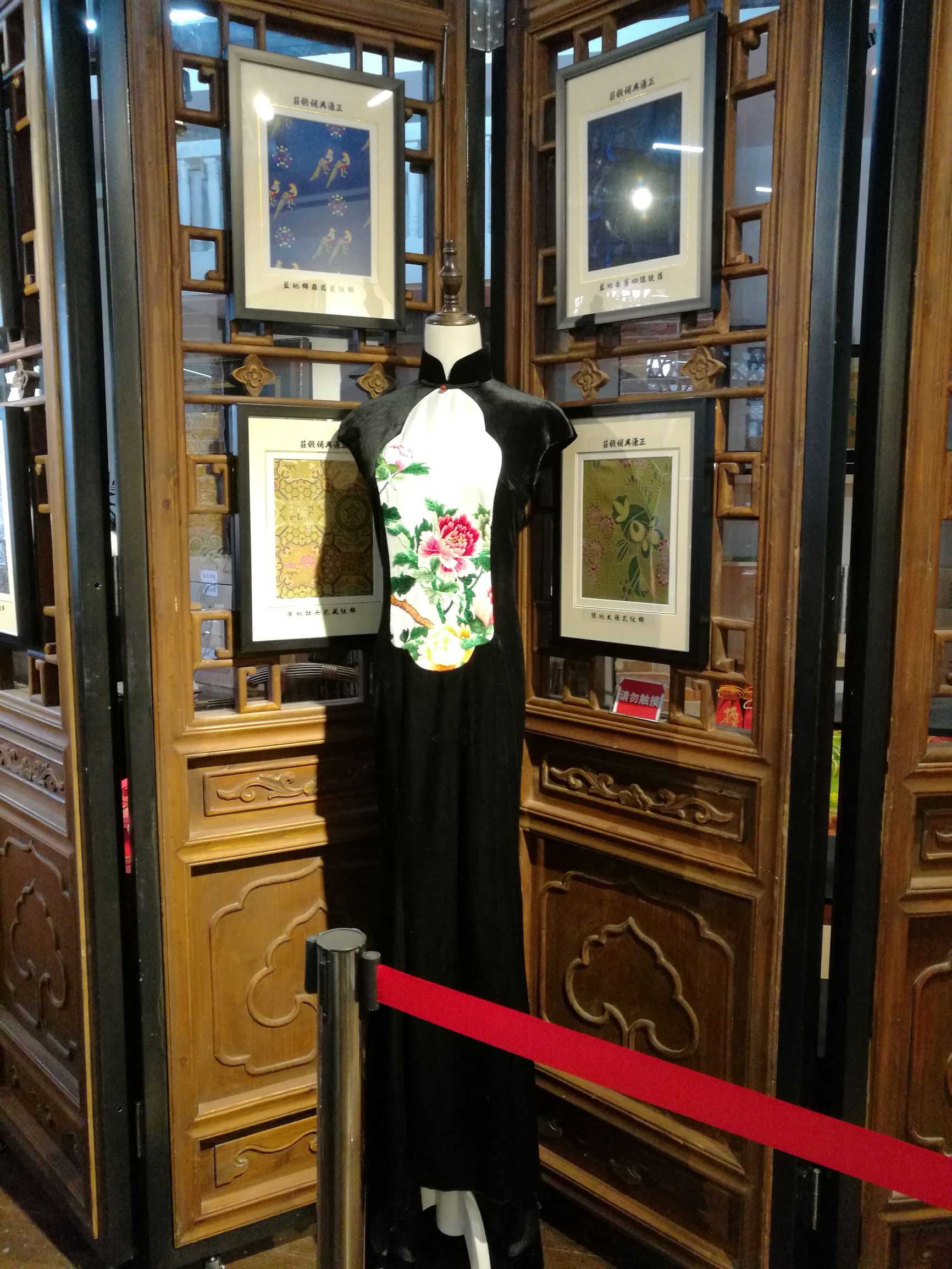 南京旅游打卡美食老东门,南京老门东小西湖景区