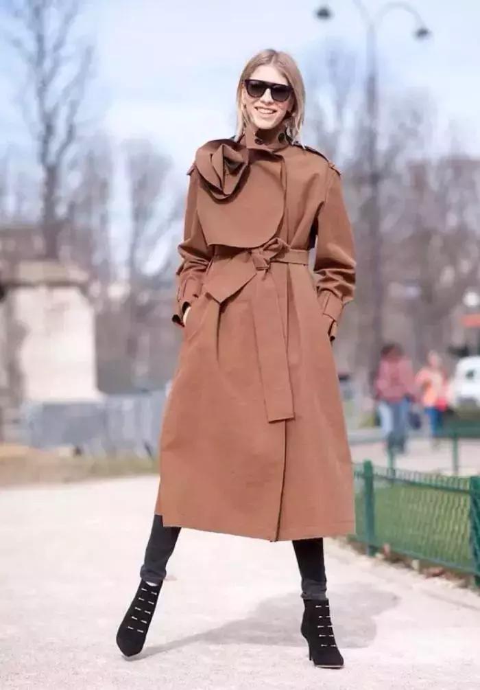 长款风衣的搭配及穿法女士,长款休闲风衣的搭配及穿法