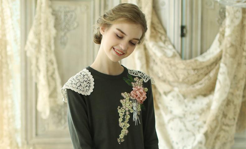 玫瑰花悄然绽放，爱意缠绕上身