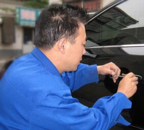 车钥匙反锁在车上有什么小妙招,车钥匙锁车里怎么能打开窗户