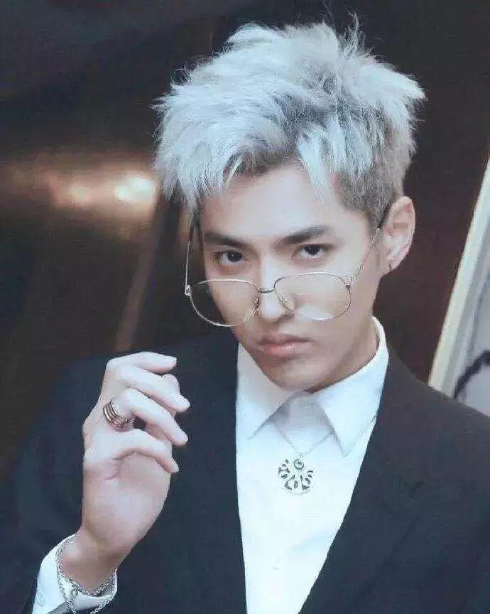 想骚还能买得起,开学这么穿让你成功撩到学妹哦