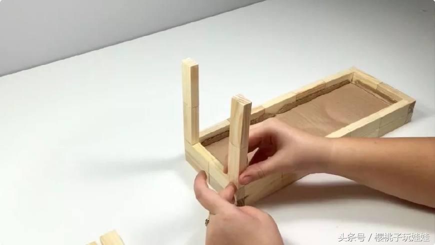 自己动手diy芭比娃娃,手工diy给芭比做小屋