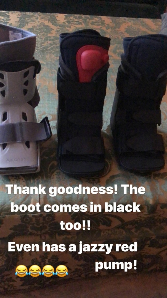 爱高跟鞋如此疯狂！贝嫂维多利亚，左脚骨折，右脚也穿高跟鞋