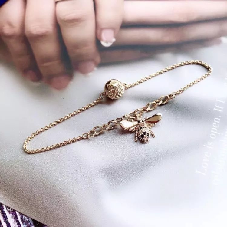 江疏影亲示：换成GUCCI设计师的施华洛世奇，美出天际！