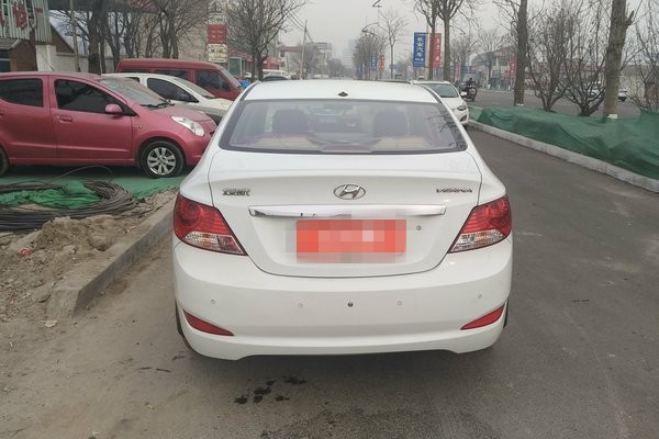 现代-瑞纳,操控顺手,方向盘回馈力较合理