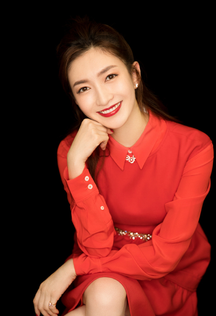 江疏影亲示：换成GUCCI设计师的施华洛世奇，美出天际！