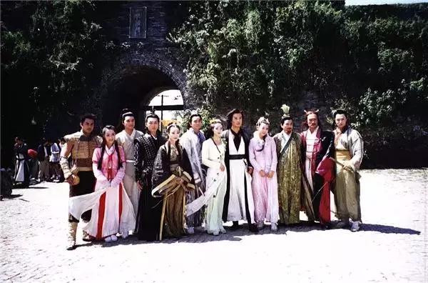 武林外史白飞飞为什么毁朱七七容,武林外史朱七七为什么救白飞飞