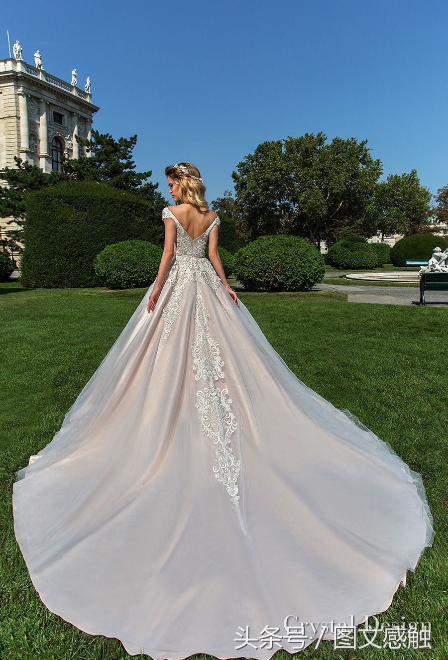 水晶设计2018婚纱“皇家花园”及高级定制新娘礼服