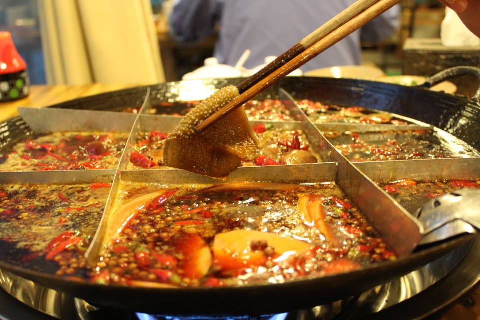 重庆火锅用回收油违法吗,重庆火锅回收老油的危害