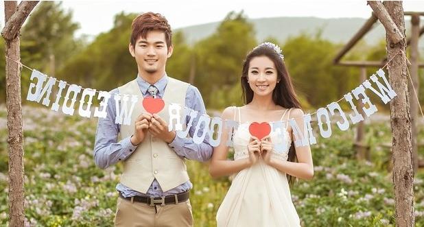 朝阳公园城堡婚纱照姿势大全,婚纱照外景河边拍照姿势大全