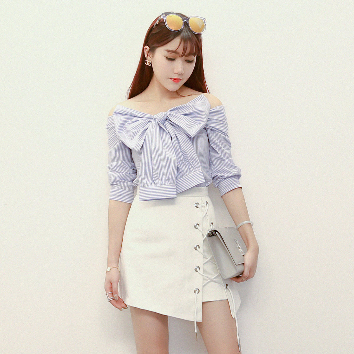 夏日衣橱中，怎可缺少一丝小性感的潮单品