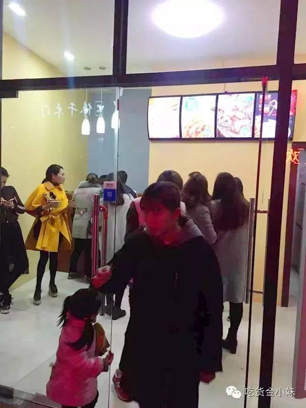 黄晓明来南京开店了？非常火爆还要任性的下午才营业！