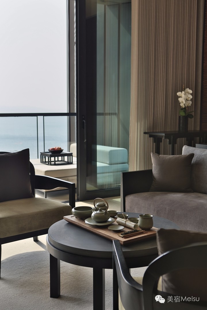 一家惊艳国牌度假界、一家美翻华北民宿圈，两种体验，看见最妩媚的青岛