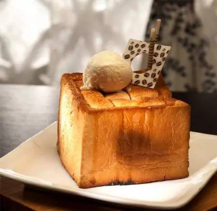 东莞欧冠决赛看球,欧冠决赛看台举杯