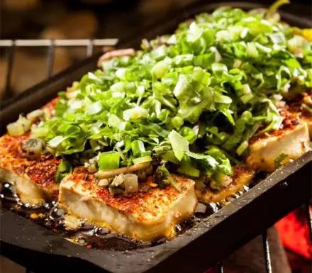 东莞欧冠决赛看球,欧冠决赛看台举杯