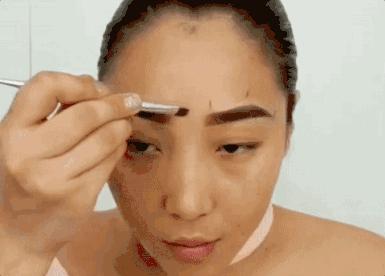 爆红网络靠一头绿发？让80万人沦陷的绝世美颜，竟是靠化妆台上的