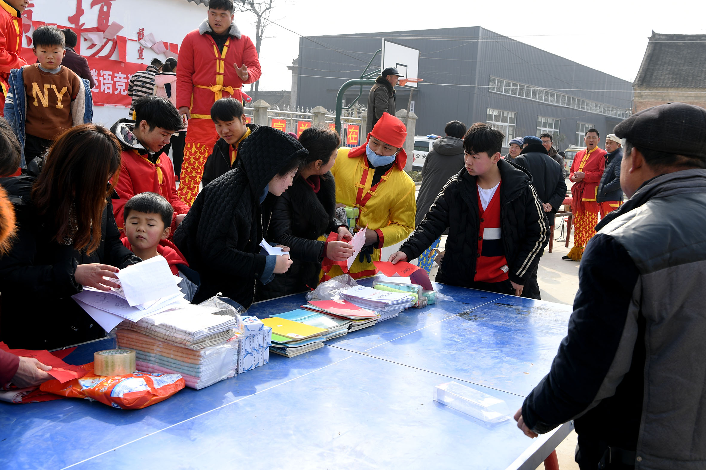 麒麟舞猜灯谜全家福:白楼乡金西村民的生活白糖粘蜜那叫个甜