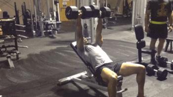 4个哑铃动作满足居家练臀需求,4个哑铃锻炼方法打造厚实大肩膀